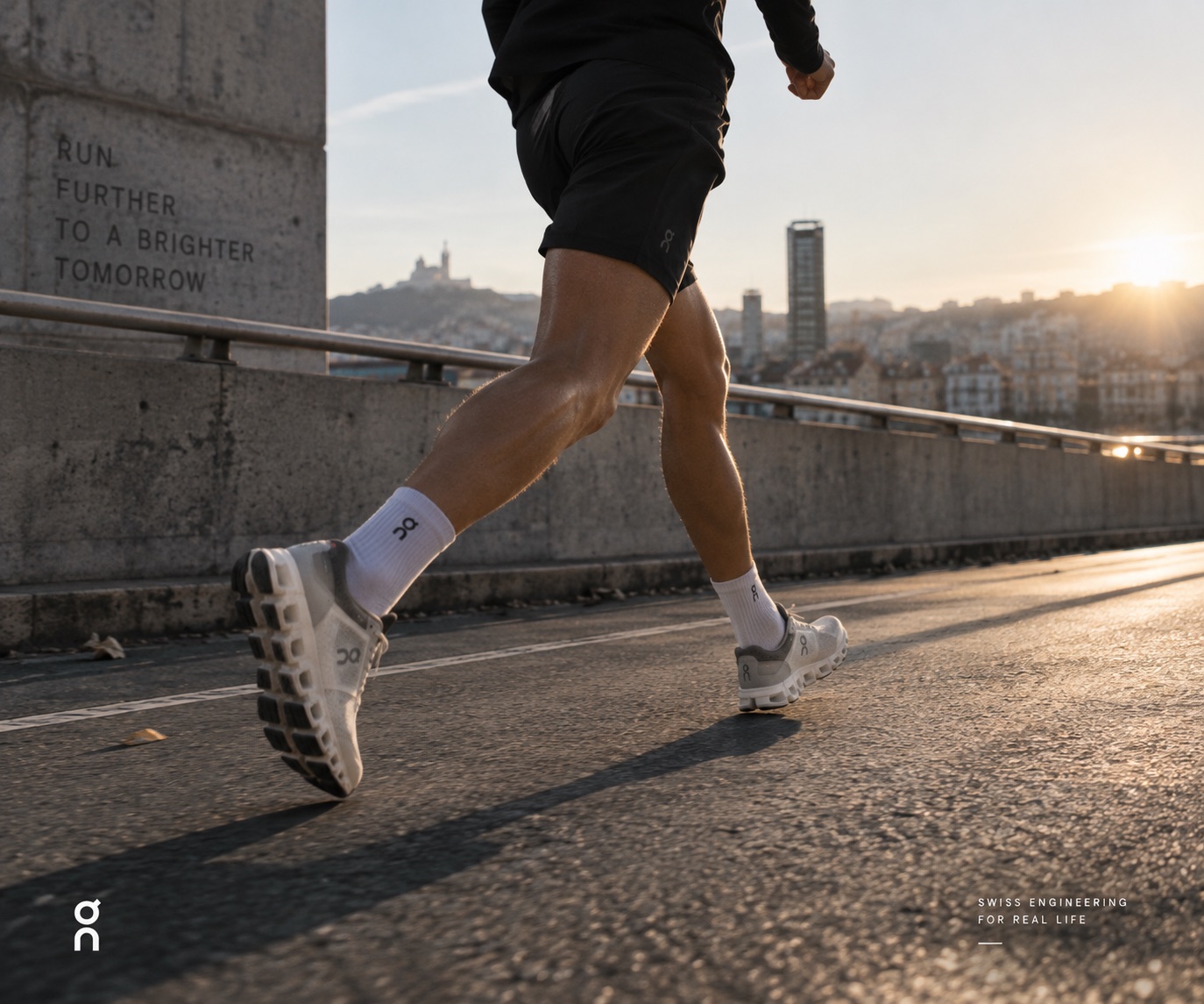 Corredor en una campaña deportiva urbana al amanecer